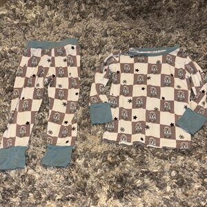 2T winter chilly smiley faces with beanie. Bamboo pajamas